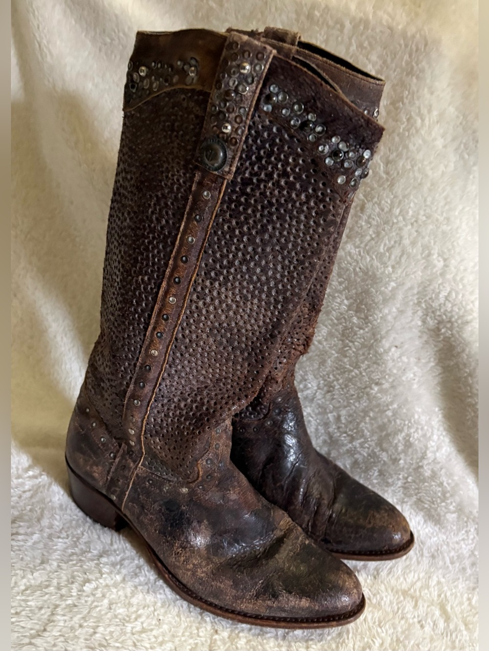 Frye Women's Deborah Distressed Leather Studded Calf Cowboy Western Boots 8 M